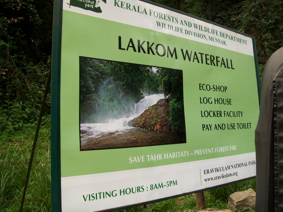 அடுத்தது லேக்கம் என்ற சிறிய அருவி வருகிறது. ஒரு மணி நேரம் சிறுவர்கள் மற்றும் நாம் நீரில் விளையாடலாம். பக்கத்தில் சிறிய கடைகள் இருக்கும், டீ காப்பி கூட சாப்பிட தகுதியில்லாதவை. ரிஸ்க் வேண்டாம்.