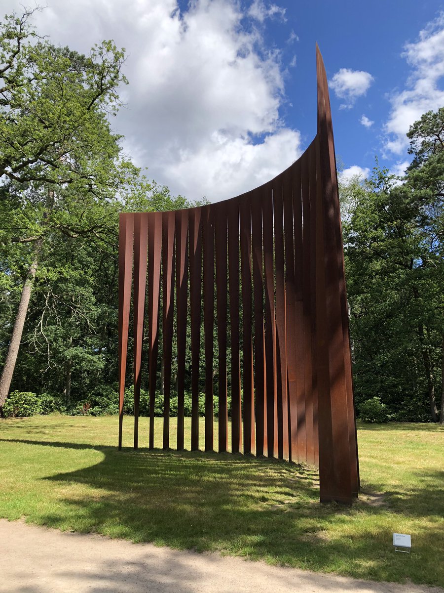 assinkbas's tweet photo. Toerist in eigen land. Naar @krollermuller. Vroeg gestart, lekker rustig. Beeldentuin echt aanrader. Zelfs kunst uit 074 te bewonderen! #strobos #hengelo #krollermuller #veluwe https://t.co/3h5hcqEswl