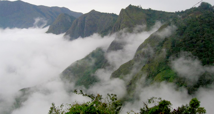 Top Point மிஸ் பண்ணிடாதீங்க, காலையிலேயே போய்டுங்க, மேகம் காலுக்கு கீழே இருக்கும். கண்டீப்பா பார்க்க வேண்டிய இடம்.