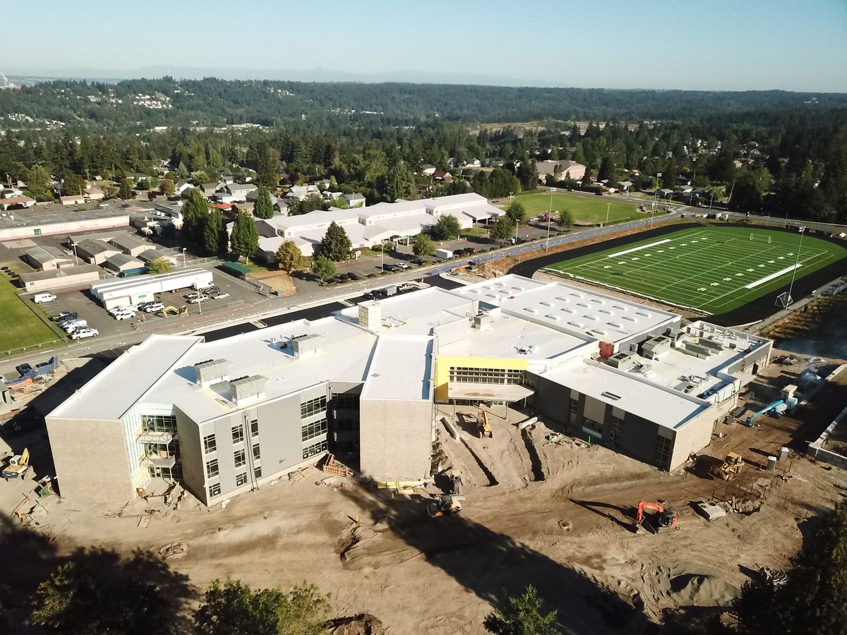 FPSTomorrow's tweet photo. Check out these drone pictures taken yesterday of the NEW @slmssabers campus! 
#BuildingForTomorrow #BuildingaFutureSLMS #togetherweRfife https://t.co/B6SChs5rkf