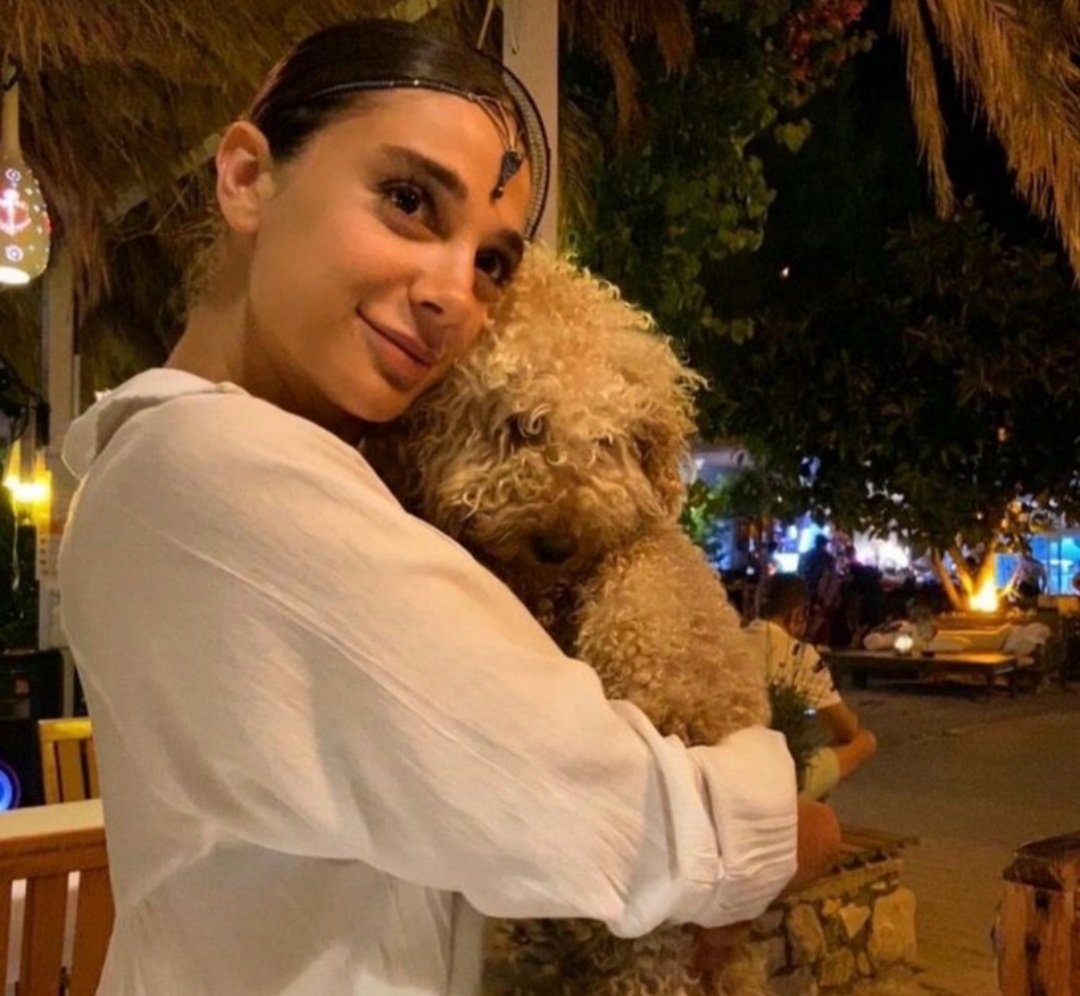 KADINLAR bize ALLAH'IN emanetidir.
O, emanetini KORUYUP KOLLAYALIM diye biz erkeklere GÜÇ KUVVET verdi. DÖVELİM, SÖVELİM veya ÖLDÜRELİM 
diye DEĞİL!!!!
#pinargultekinicinadalet