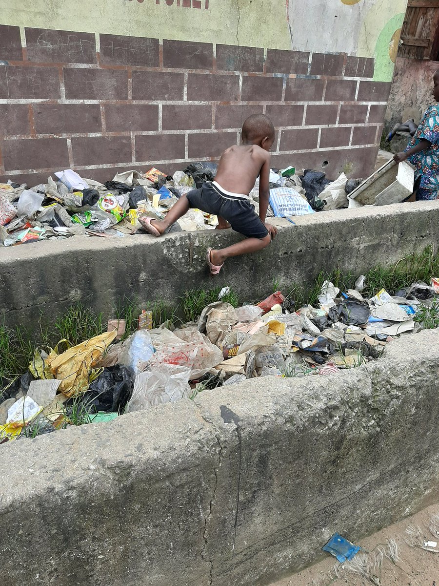 ISpeakClimate's tweet photo. Another day, another visit to a community which thrives on the waste crisis.

#ClimateChange #recyclespay #MaskUpSlum #ClimateActionNow #ClimateEmergency https://t.co/BCKooy3lv7