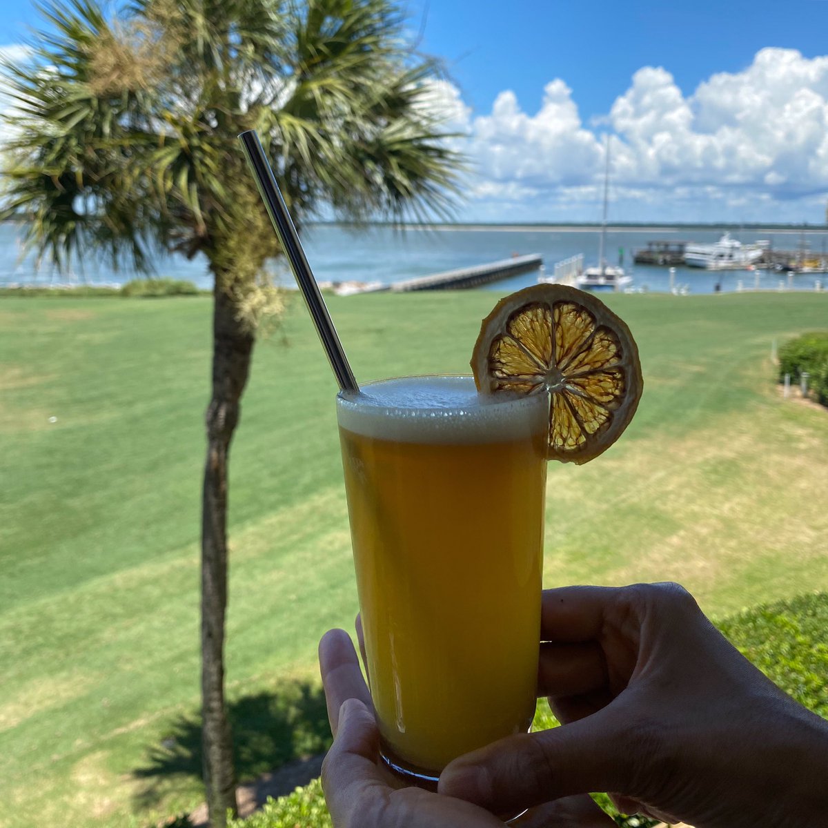 therumtrader's tweet photo. Midday called for a double Rum Sour.
• 2 oz Saint James Reserve
• .75 oz Fresh Lemon Juice
• .75 oz Agave Syrup
• .5 oz egg white
#drinkmorerum #drinkwell #drinkstagram #cocktialculture #homebartender #rumisfun #rumtime #rumlove #rumsour https://t.co/B7apZ4kY8Q