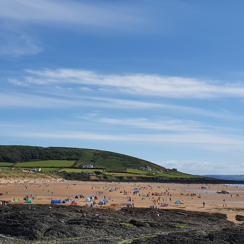 Wow 👏 😮 this weather is amazing, the perfect day for the beach.... you lot certainly agreed 👍

#croyde #croyde_bay #croydebeach