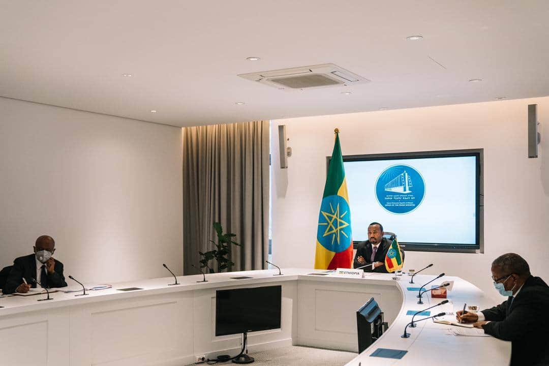 AbiyAhmedAli's tweet photo. Fruitful meeting on the #GERD facilitated by @CyrilRamaphosa in the endeavors to strengthen African Solutions to African Problems. I appreciate my brothers @SudanPMHamdok &amp; @AlsisiOfficial for common understanding reached on continuing technical discussions on filling. https://t.co/tgcnSj8HYq