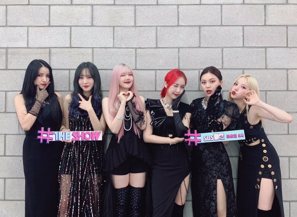 karla_buddy's tweet photo. @mtvasia @nadyoutiful @GFRDofficial ME, but i know i will never could recover from these QUEENS 💜💙🤧
I LOVE THEM SO MUCH 💖😭😭
#GFRIEND #여자친구
#Apple1stWin
#GFRIEND67thWin
@GFRDofficial https://t.co/spXQQiRoid