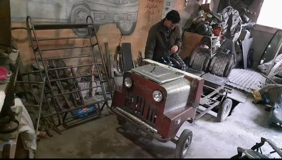 bol_kashmir's tweet photo. #KashmirGotTalent
Mr.Banday the inventor from #Baramulakashmir builds his own mini #Jeep from random items during pandemic
While idling at home during covid19,this man put his brain to work and named it #BANDAY ,first test drive given by Mr BANDAY himself at Main chowk Baramula. https://t.co/I8q7D0YeV6
