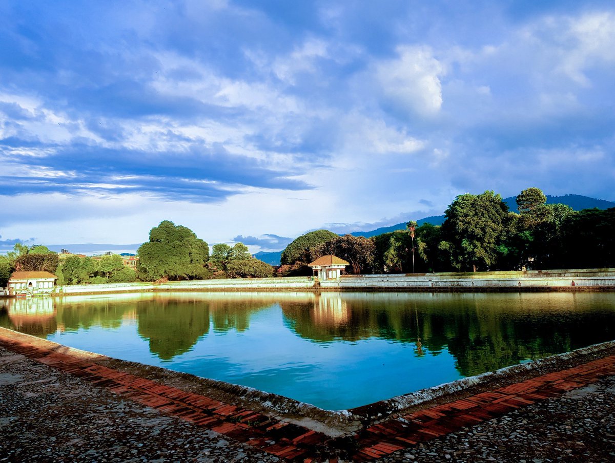 KhwopaK's tweet photo. Siddha pokhari(Ta:Pukhu)is one of the oldest and traditional ponds of Bhaktapur constructed during the rule of king Yakshya malla in fifteenth century. It is also known as Indra Daha. #siddhapokhari #bhaktapur #beautyofnepal #explore #history #traditional #architecture #nature https://t.co/bsnStw4oZj