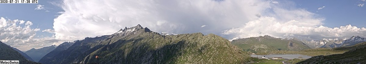 meteoschweiz's tweet image. Die #MeteoSchweiz Webcam auf dem #Grimsel zeigt uns zwei schöne optische Nebenwirkungen des Naturschauspiels #Gewitter - so sind auf den Bildern ein #Regenbogen und Ansätze von #Mamma Wolken zu sehen. #mammatus