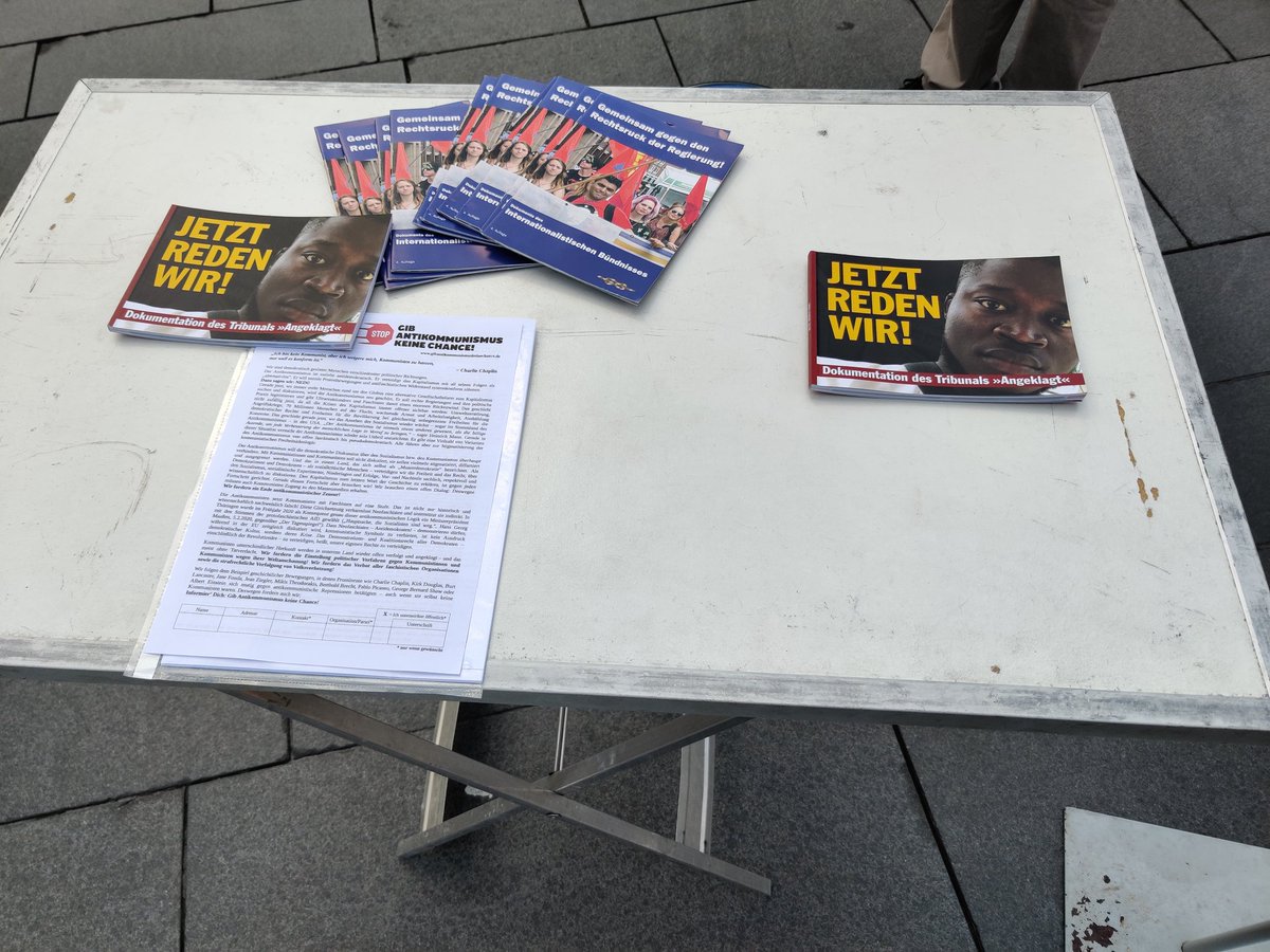 gregthwuen's tweet photo. Der größte Teil der Kundgebung besteht aber nach wie vor aus #noMLPD-Propaganda.
#hal2107 https://t.co/lAQjilkB8k