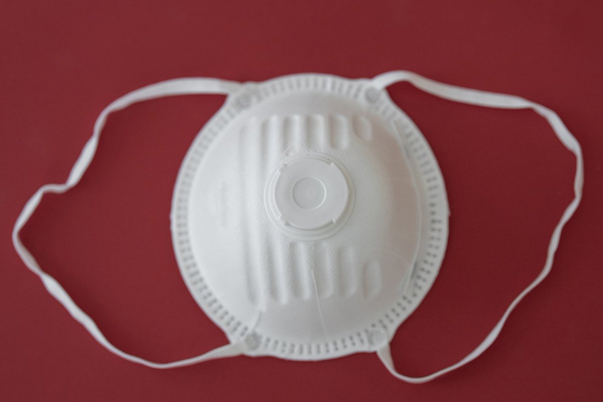 Buzz4Health's tweet photo. Government  Warns against use of N-95 mask with Valve Respirator as Masks with a One-Way Valve does not filter aerosols coming out from your mouth and allows Unfiltered exhaled air to escape into the environment.
https://t.co/qLRykOqMpL
https://t.co/BwgIicvbhP https://t.co/5MipGctKX5