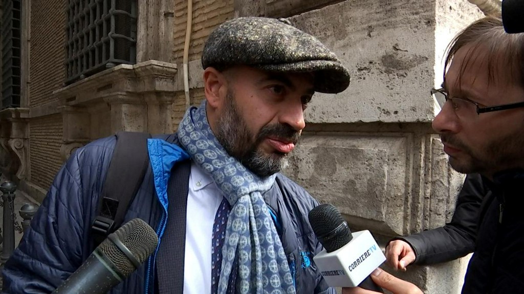 Reuters's tweet photo. Italexit! Popular senator launches party to take Italy out of EU https://t.co/fpXBjPC969 https://t.co/Oaz2avM4Z0