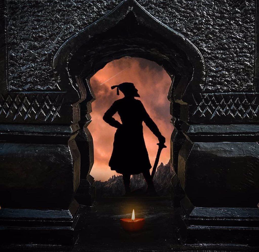  #Hindus had submitted to this Islamic rule. Many even started working for these Sultanates in order to remain alive. Everyone had lost hope. Finally, a ray of hope appeared in the form of Chhatrapati  #ShivajiMaharaj. Chhatrapati Shivaji Maharaj’s mother and Guru...(7/14)