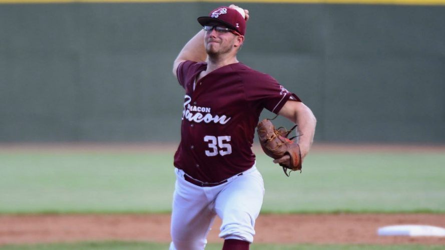 d1baseball's tweet photo. "@IndianaBase's RHP Matt Litwicki started the first game I saw for the @GoMaconBacon and worked 3 innings of 1-run ball...A sturdy 6'1, 215-pounder with a 3/4 slot, @MattLitwicki pitched comfortably at 90-94 mph for 3 innings, and even bumped 95-96." 

🔗  https://t.co/vP1ttow7vv https://t.co/OlQAiWexbw