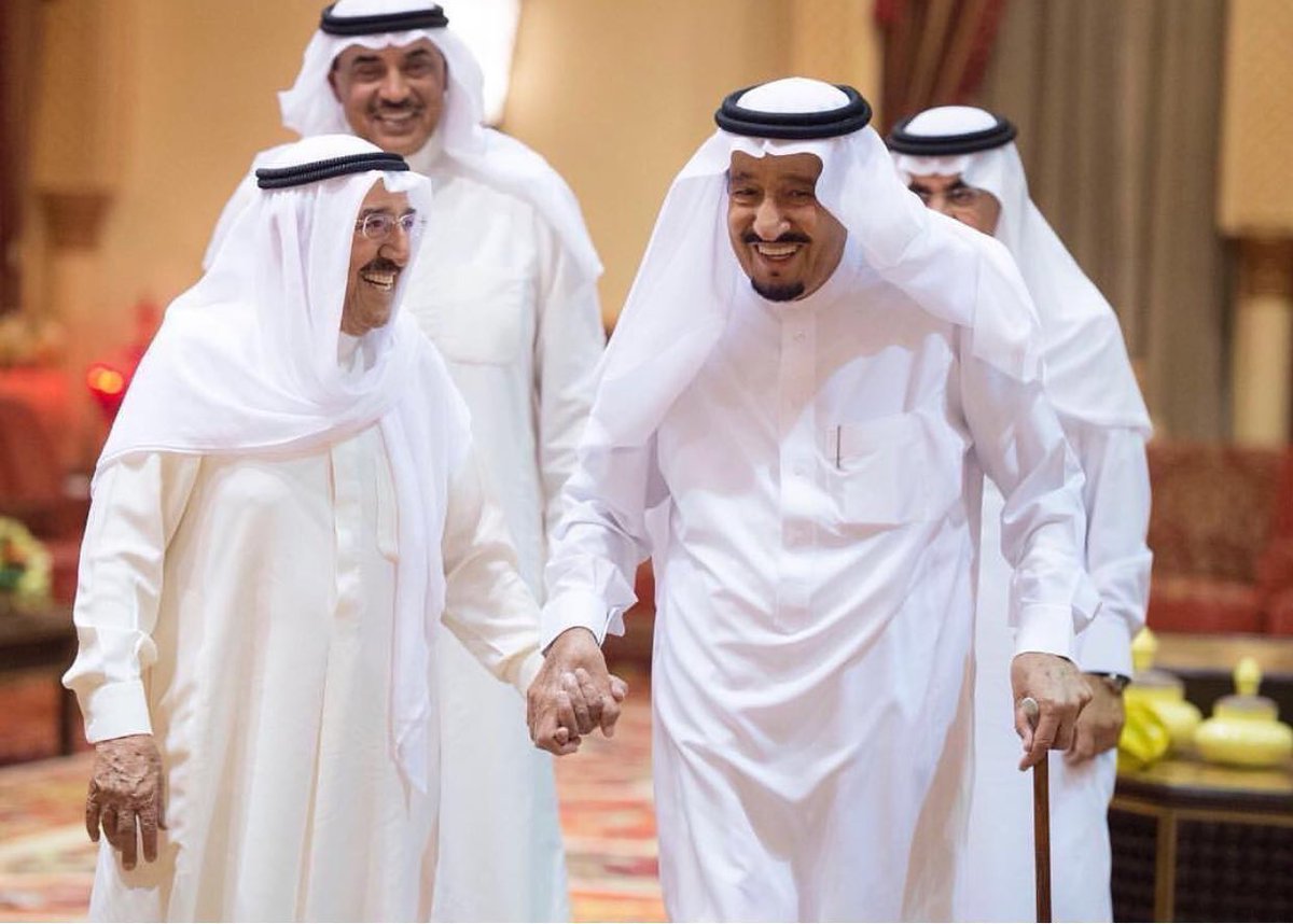 سلامات ياروس الخليج وذرى بيته
يا عمدانه اللي ترتفع به على القمّه
جسد واحدٍ في كل نبضه وتنهيته 
جمعنا الاصل والدم عن ساير الامه
وحتى المرض من بينهم مثل توقيته
تألم صباح وحس سلمان في همّه