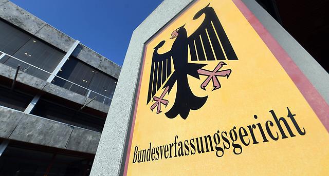 Verfassungsbeschwerden gegen Triage eingereicht:  Karslruhe – In der Coronapandemie hat die Deutsche Interdisziplinäre Vereinigung für Intensiv-und Notfallmedizin (DIVI) Empfehlungen zur intensivmedizinischen Therapie von Patienten mit COVID-19… dlvr.it/Rc407m
