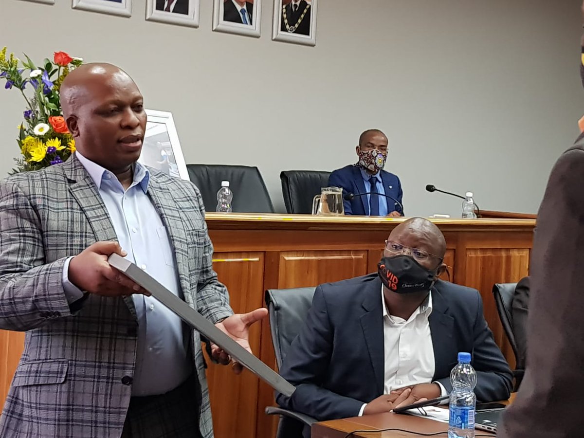 GardenRoute_DM's tweet photo. GRDM Municipal Manager Mr Monde Stratu handed over a token of appreciation to the family of Mzu in remembrance of the service he rendered to the Garden Route district and the time that we could all spend with him.

#RIPMzu #GardenRouteDM https://t.co/iQ2Z05m8jW