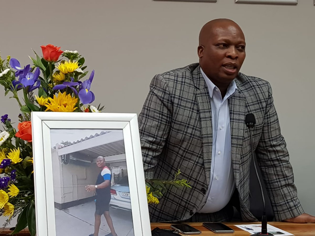 GardenRoute_DM's tweet photo. GRDM Municipal Manager Mr Monde Stratu handed over a token of appreciation to the family of Mzu in remembrance of the service he rendered to the Garden Route district and the time that we could all spend with him.

#RIPMzu #GardenRouteDM https://t.co/iQ2Z05m8jW