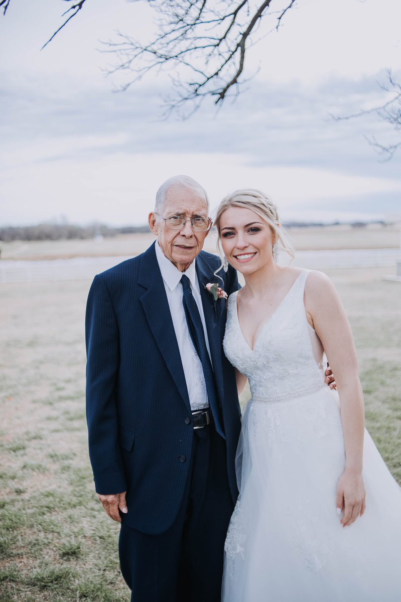 kendalooo's tweet photo. My heart hurts so bad.
Love you you forever, old man.😭 https://t.co/OClFK2UTHr