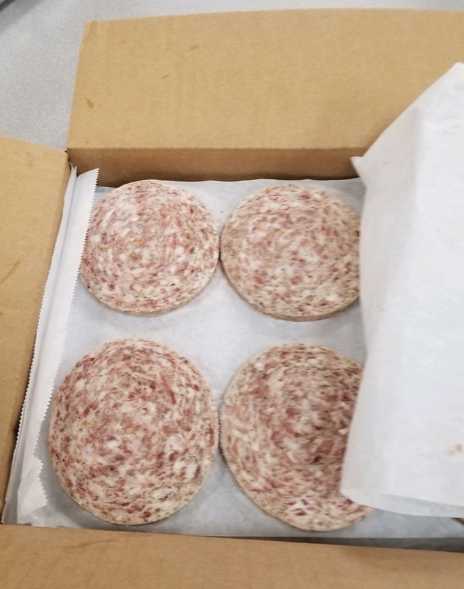 MonettR1's tweet photo. We are passing out food boxes today. We have meat and produce boxes! We will be passing them out from 12:00-2:00 pm while supplies last. The address is at 613 Tenth Street. https://t.co/gNa5UV6mEy