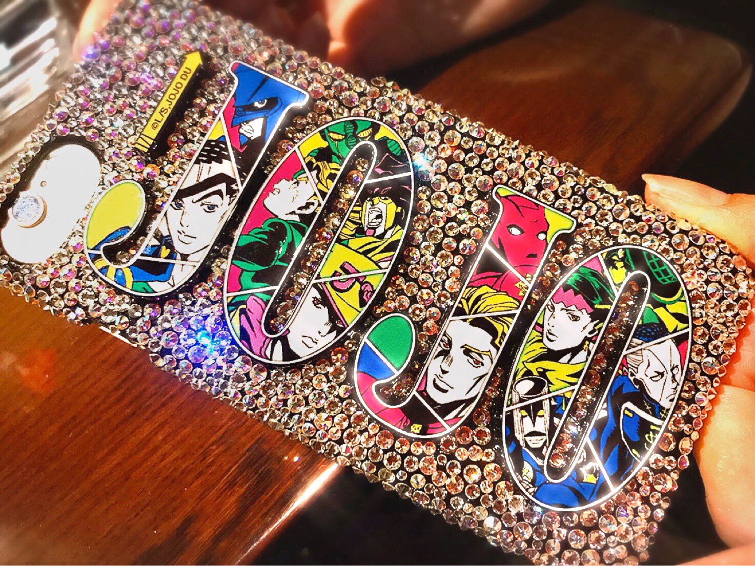 Ema 1つ前のスマホケース デコ自作 好きな人にはものすごくいい反応してもらえるけど職場の女子たちにはドン引きされたなー 我ながら最高傑作だったんだけど Jojo ジョジョの奇妙な冒険 スマホケース ジョジョケース アニメ好きと繋がりたい