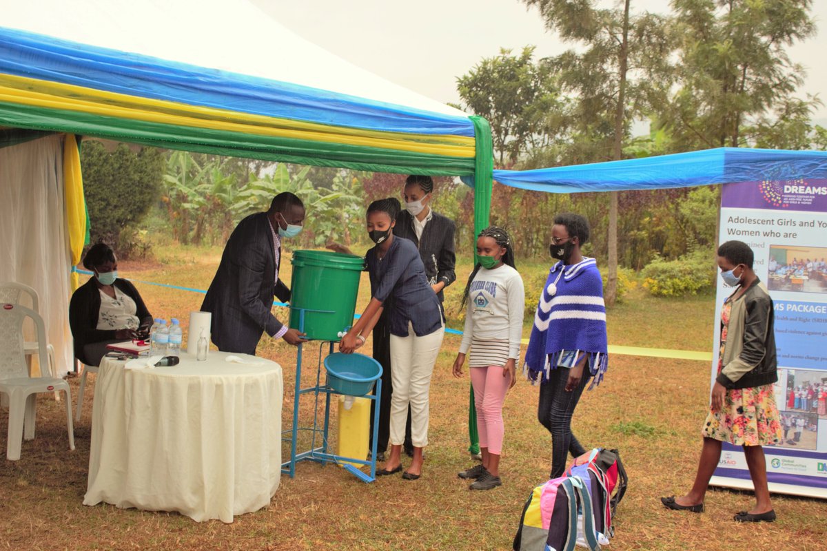 GCommunitiesRw's tweet photo. @GCommunitiesRw and its Rwanda Partner Organizations distributed materials to beneficiaries and public entities. USAID Twiyubake anticipates that this support will ease the  sustainability of positive behaviors even after the program phase-out @aeerwanda @Duhamic1 @ECD_Rwanda https://t.co/3RmddEoEK8