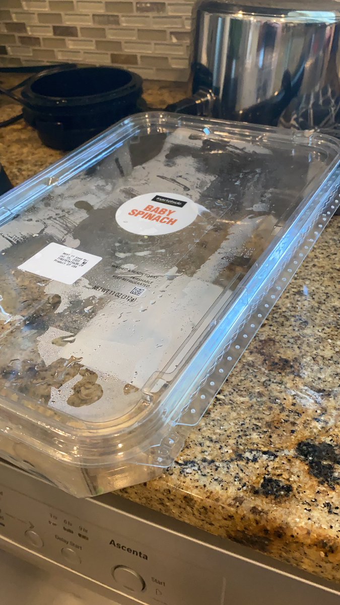 MDW_11's tweet photo. Anyone else feel satisfaction in finishing a whole thing of spinach? Like I used all of that. All by myself. Go me https://t.co/Gigcy6thiw