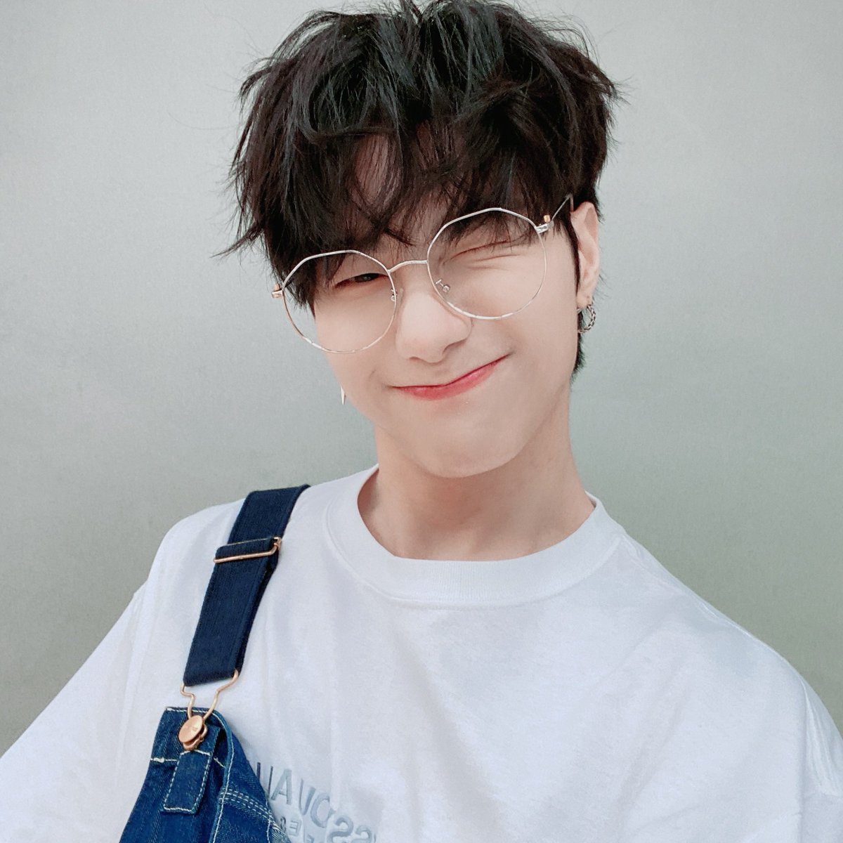 NewWorld_VICTON's tweet photo. [#승식 ]오늘도 행복한 화요일이어따💙💛 https://t.co/OEBnWJv0cr
