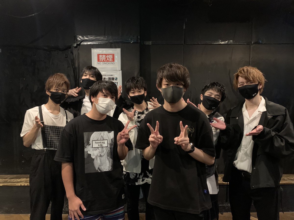 ELVA_STAFF's tweet photo. 本日は『Ever Onward in OSAKA』アメリカ村クラッパーにご来場いただきありがとうございました!!
写真は共演者の田中龍志さん、空さん
BACK WILDさんのお2人と!
#ELVA
#田中龍志 さん
#空 さん
#BACKWILD さん
#ありがとうございました https://t.co/JfN16JhCmx
