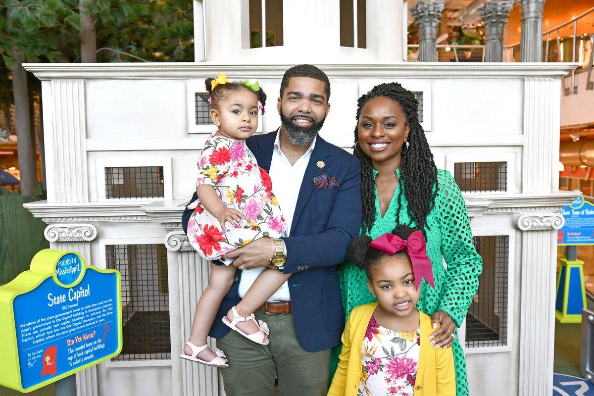 MSChildsMuseum's tweet photo. Join us for a very special #MCMatHome storytime with special guests Mayor @ChokweALumumba, his wife, Ebony, and their two daughters, Alake’ Maryama and Nubia Ngozi! 📖
https://t.co/tO4ZczLhRZ https://t.co/nm5RcMBWMB