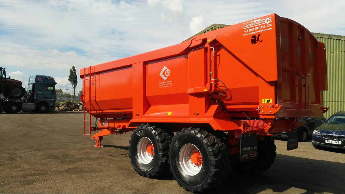 LarringtonT's tweet photo. New 14T Harvester being collected by @RainthorpeTrans for @WrittleFarmMachinery of Essex https://t.co/JQm3msgIOn
