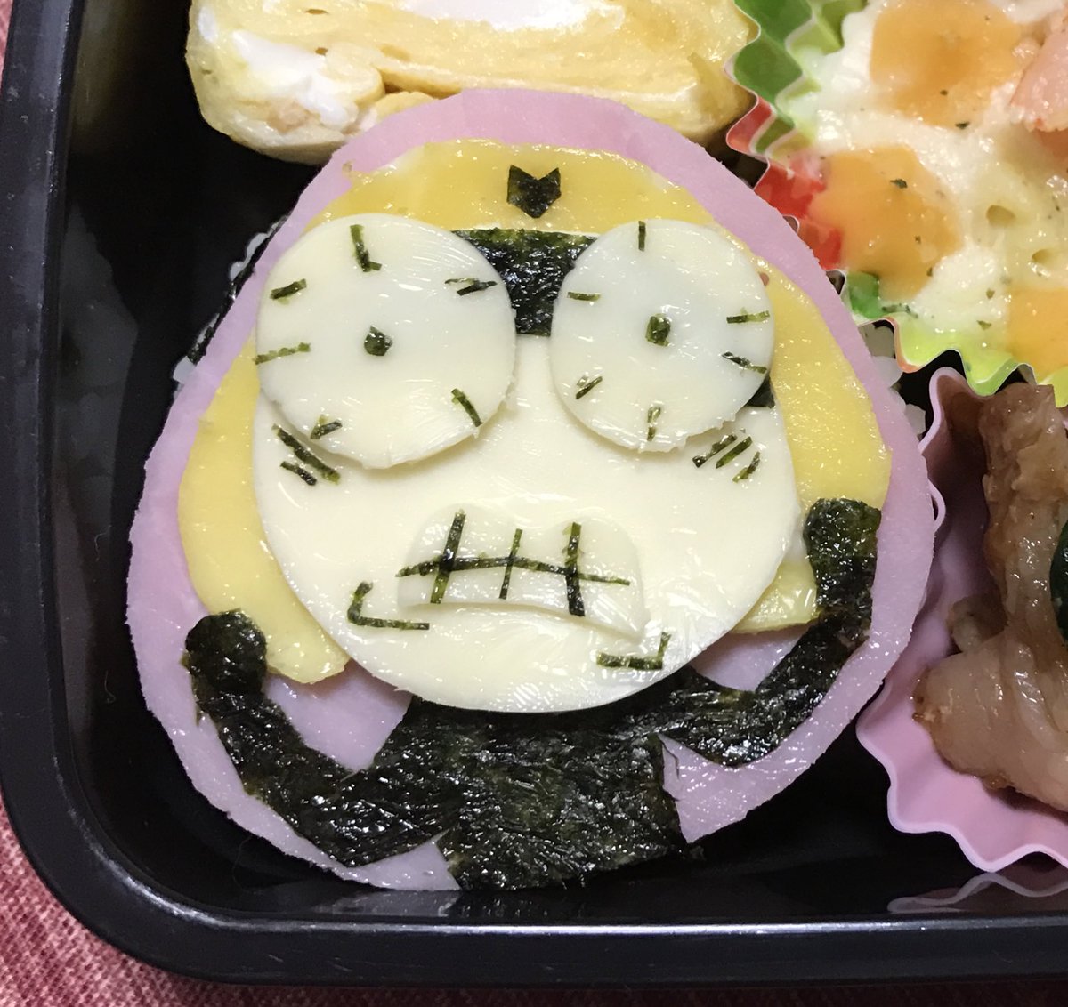 嫌がらせ弁当 途中まで見てた 自分は父親だがこういうの好きでできる方だからやってる 元々は好き嫌いが多く幼稚園でも残したりしたら嫌でキャラ弁やると残さず食べるから続けてた今もね 息子の時はこの様な自分が面白いと思うの作ってたなぁ ツイレポ