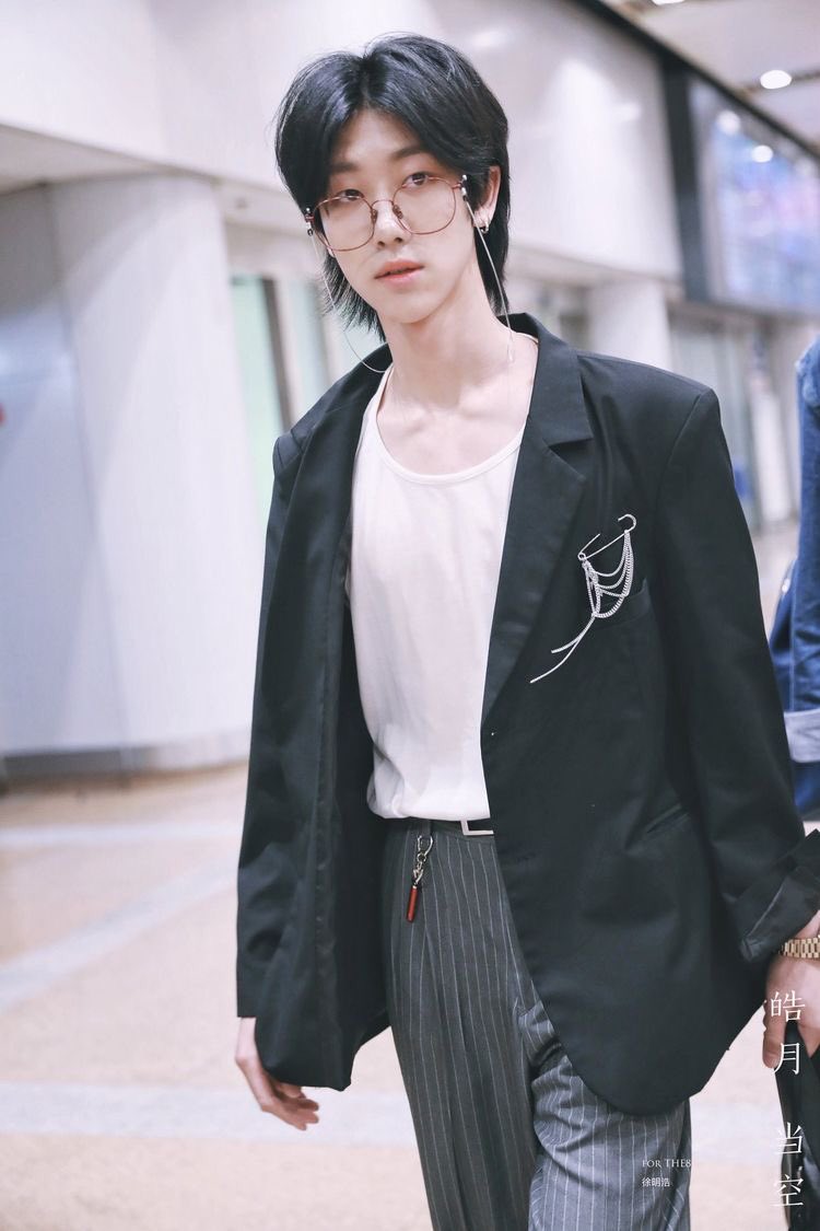 a thread of runway fashion outfits the world is not ready to see minghao in #THE8  #8fashion