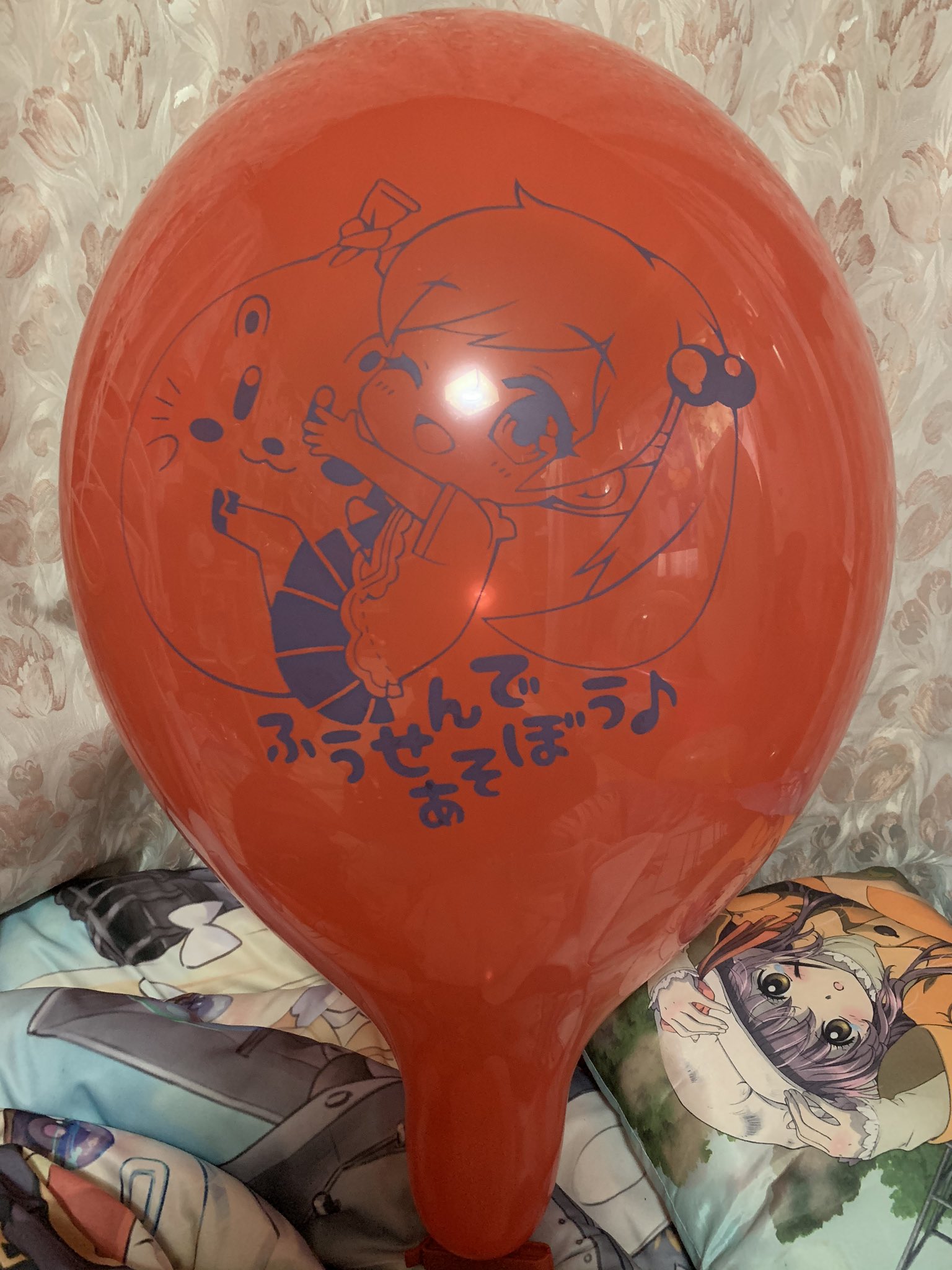 ゆゆにゃん ふわふわフェチ 7 21 今日のイラスト風船 ミニたま風船 エバーツ16インチ レッド 紺 今日の イラスト風船は ミニたま風船です 風船に抱きついてる女の子が超可愛いですね こんな風に風船に抱きつくの きっと気持ちいいんだろうなぁ