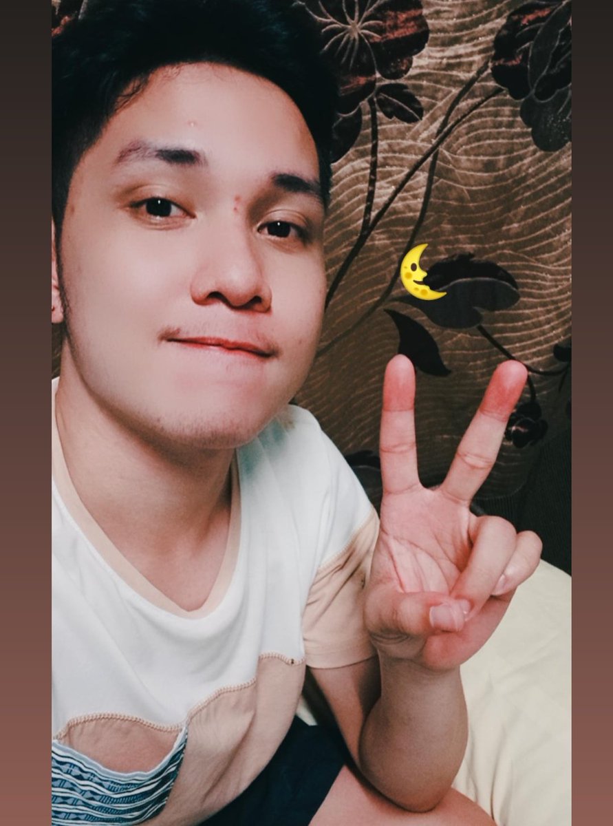 VL_greek's tweet photo. pimples attack. 😂 https://t.co/0NGdBOEvpp