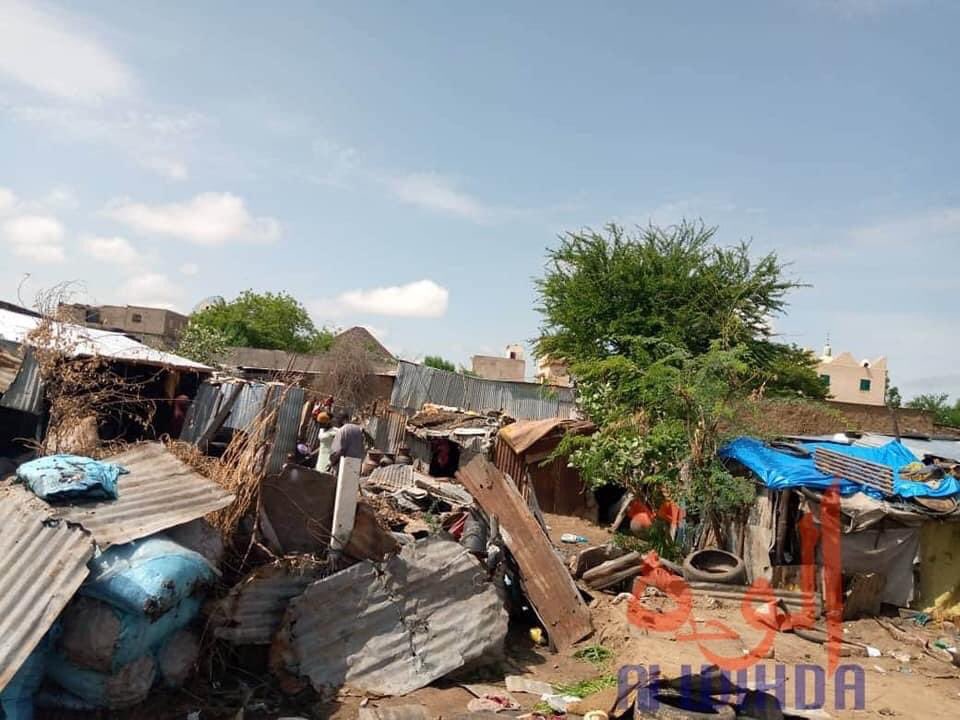 hindououmar's tweet photo. Je suis triste de savoir que la survie des plusieurs familles autour du marché de Champ de fils est détruit en une journée. Il faut au moins une solution alternative l’équité, la justice et une action basée sur le droit @Defenseurdroits #pauvrete https://t.co/Hn0wbNDu8c