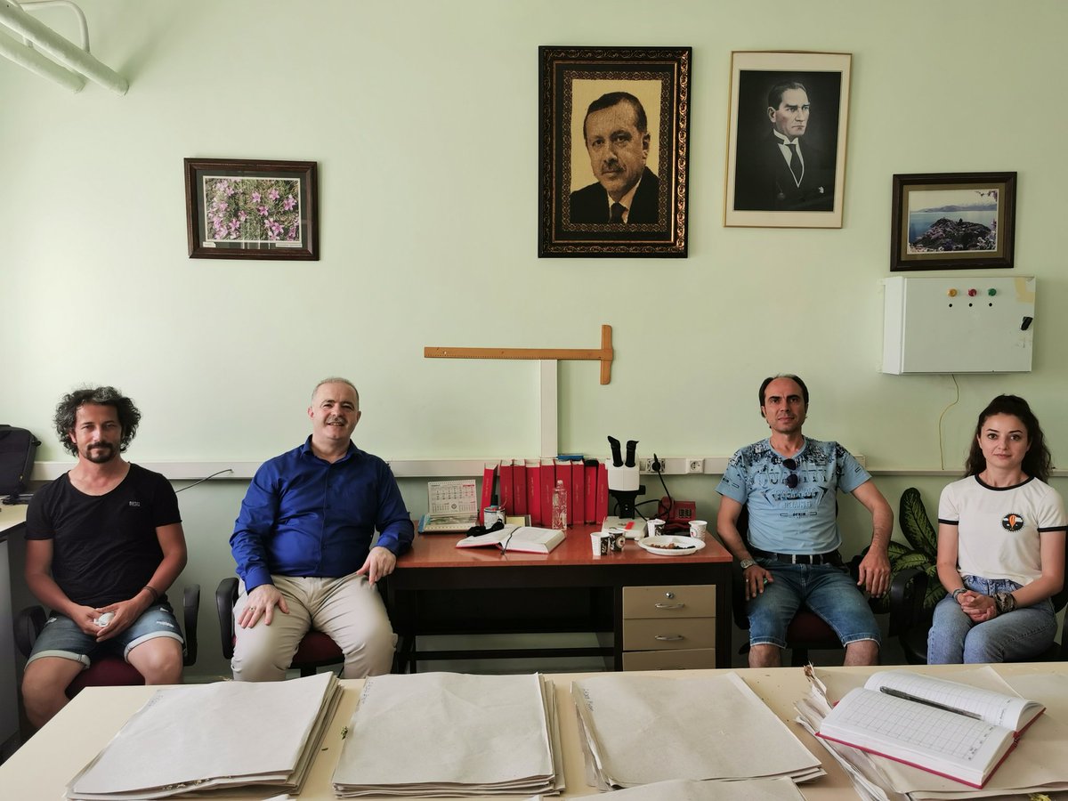 fevziozgokce's tweet photo. Bugün #VANF #HERBARYUM'u ziyaretçilerimiz #Gundelia avcılarından #Mevla şehrinden sayın @osmantugay42 ve Vanımızın yetiştirdiği ve #Aydın'a kazandırdığı Metin Armağan.
Tekrar muhabbet şehri #Van'a hoş geldiniz, safalar getirdiniz. https://t.co/AMMS5e5fa1