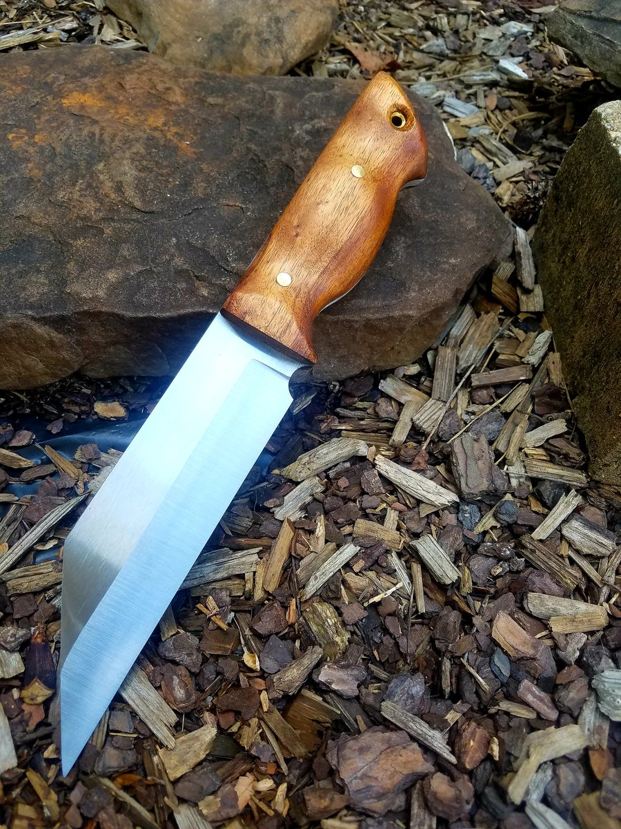 5160 Seax chopper, 1/4 thick spine and a razor sharp edge, old school multi purpose blade style that will handle many tasks.
#seax #viking #bushcraft #survival #chopper