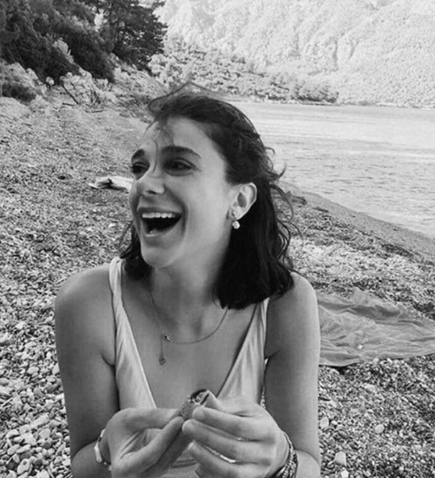 CelebiGamzee's tweet photo. Kadın öldü. Ama'sı yok! Artık yeter!
#pinargultekin https://t.co/ZyR9KWygaw