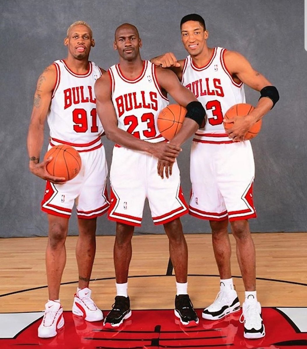 Avec la commercialisation de la mythique Nike Air Jordan 1, Jordan deviendra influent et démocratisera la NBA dans le monde, le tout en "créant" le style "sportwear". Avec Scottie Pippen et Dennis Rodman, Jordan forma un des meilleurs trios de l'histoire au sein des Bulls...