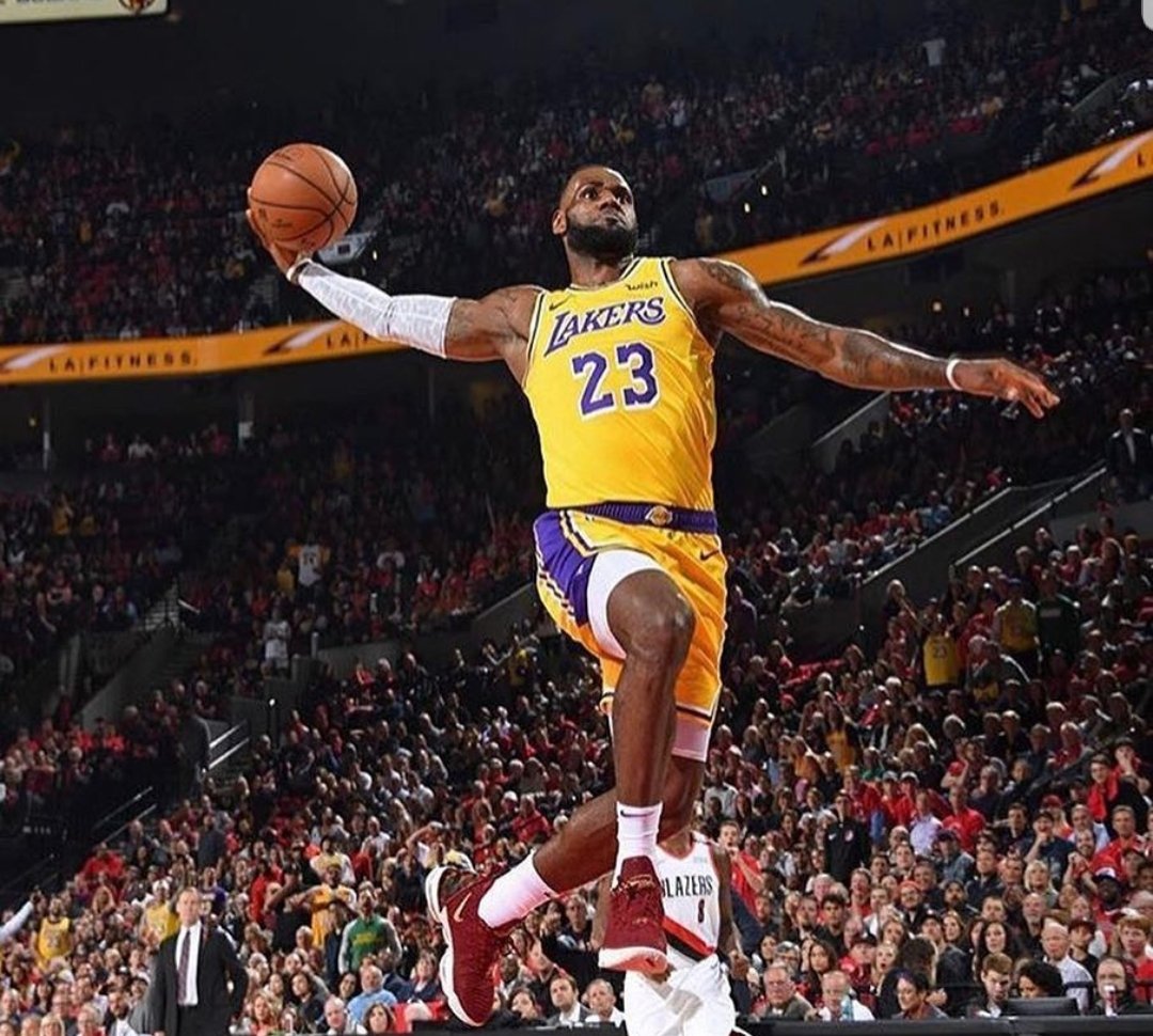 Restons dans la légendaire franchise des Lakers avec le meilleur joueur du XXIème siècle, il s'agit de Lebron James, un nom atypique, pour un joueur atypique...