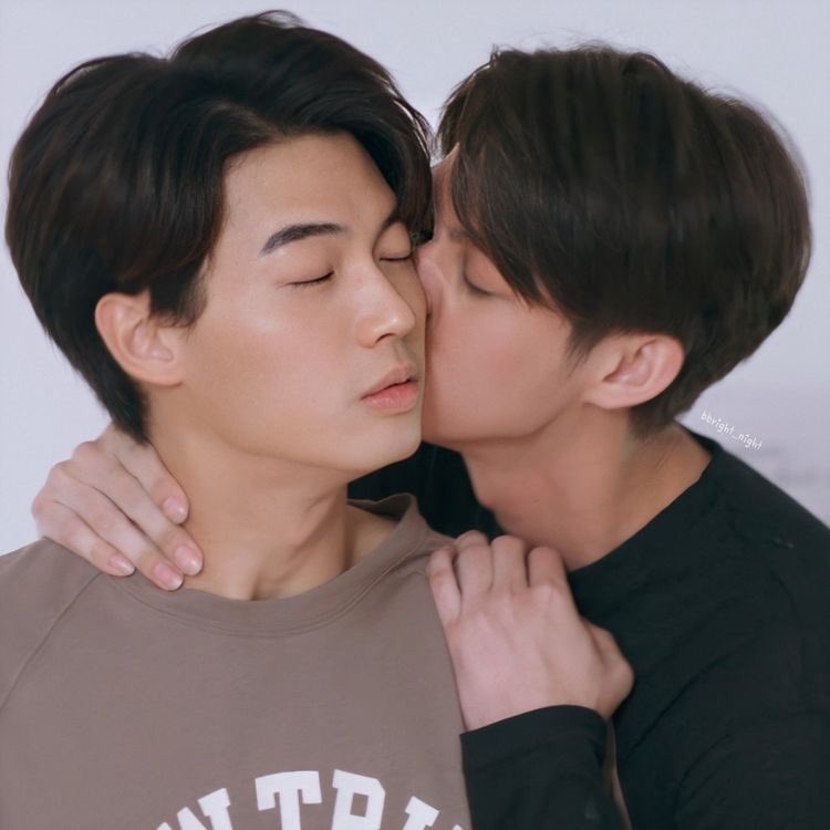 L85174188's tweet photo. @brightwin753 อยากส่งรูปนี้ให้ค้าบ อยากให้เค้ารักกันเเบบตัวละครที่เค้าเล่น คือ สารวัตร ไทน์ อยากให้วินเป็นเเบบไทน์ที่คอยน่ารักกับเเค่สารวัตรคนเดียว เเล้วก็อยากไบร์ทเป็นเหมือนสารวัตรที่คอยหวง คอยห่วง คอยเอาใจใส่ยุงไม่ให้ไต่ไรไม่ให้ตอม ถ้าเป็นเเบบที่คิดได้ชัวิตคง นิพพาน ขอบคุณคร่า💙🥺 https://t.co/dNiuNpAhNG