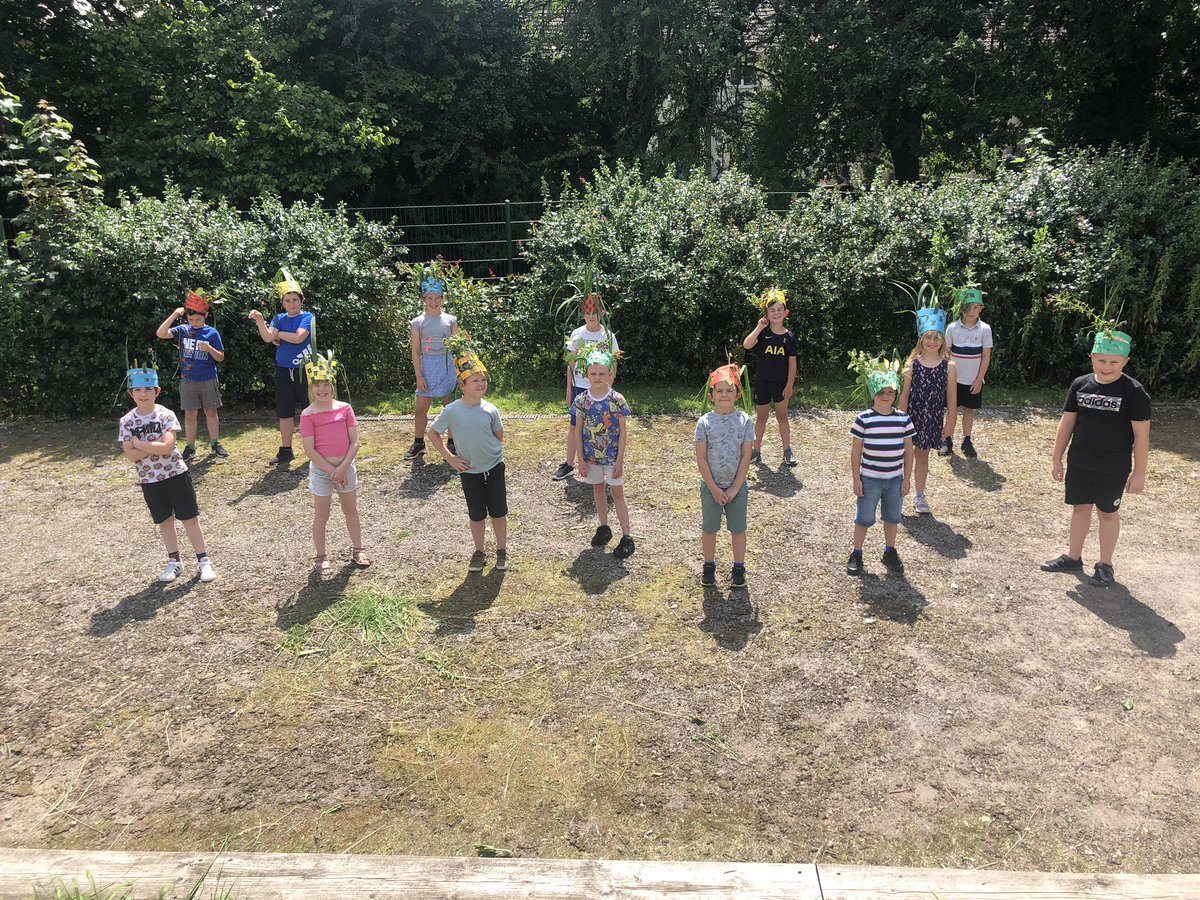 boon_mrs's tweet photo. We made the most fantastic woven  hats today using long grass, flowers and reed 🍃 They look AMAZING! Thankyou to all the children in educare for being so wonderful, mature and a pleasure to teach. Have an amazing summer and stay safe ☀️@SPSPlymouth @MissCollingsSPS @KempsterMrs https://t.co/5yJjXygCzK