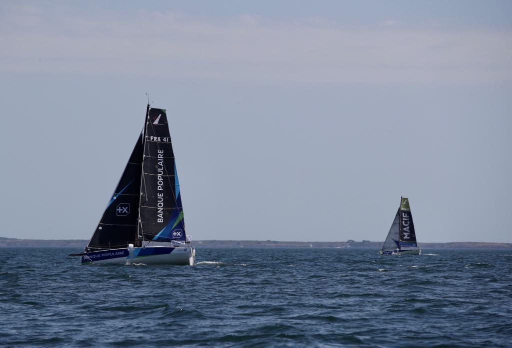 VoileBanquePop's tweet photo. Armel est à moins de 5 milles de l'arrivée de la @DrheamCup et est toujours 3ème 🤞🤞🤞🤞🤞

📍 3ème
🗺 https://t.co/iHgzbwLxx6

#AllezArmel #DrheamCup2020 https://t.co/Ogqsy0zFkP