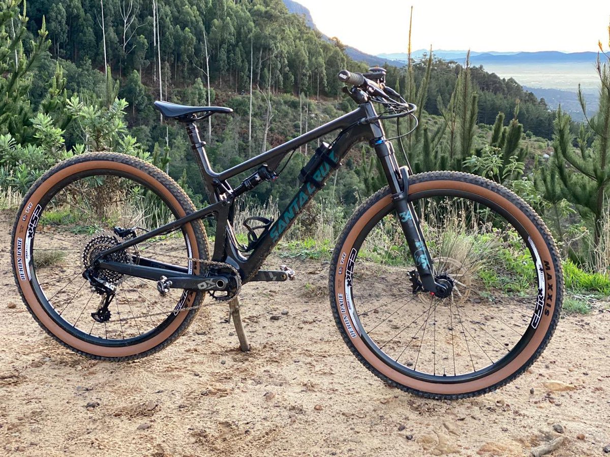 _RushSports_'s tweet photo. South Africa’s gravity OG, Gary Barnard is frothing on his new @santacruzbikes #BlurTR, pushing every mm of VPP suspension to its maximum 🚀
_
Visit your local Santa Cruz Dealer for colours, build options and pricing. 
_
#WeRide 🚀🚀🚀 https://t.co/KhAznqX90G