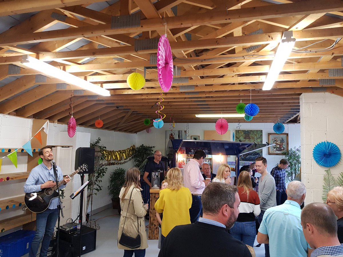 CopaFizz's tweet photo. Celebration in mind? Small gatherings are the perfect intimate get together with friends and family.
#mobileginbar #proseccovan #tuesdayvibes #partyideas https://t.co/uQu0mGcOKG