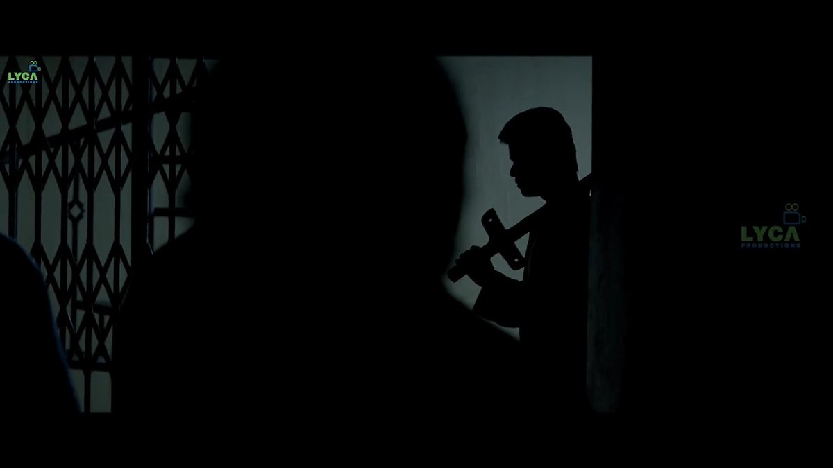 VijaysmTeam's tweet photo. An unexpected entry of goons more than about 50 in a lorry occurs, Audience who all expected a normal ' cliche ' of hero beating down 50 goons all alone, Was then witnessed, One of the best fight sequence from tamil cinema history. #CoinFight🔥#Kaththi

@actorvijay @ARMurugadoss https://t.co/M5GvAZoiLh
