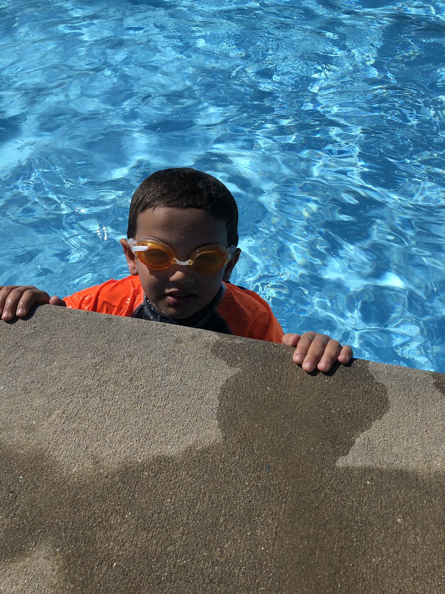 LastellaStacey's tweet photo. Still keeping it cool 😎 💦 @FHFYMCA Camp #watergames #popsicletime #extraswim 🏊 🥽 https://t.co/9yF8TOrI7i