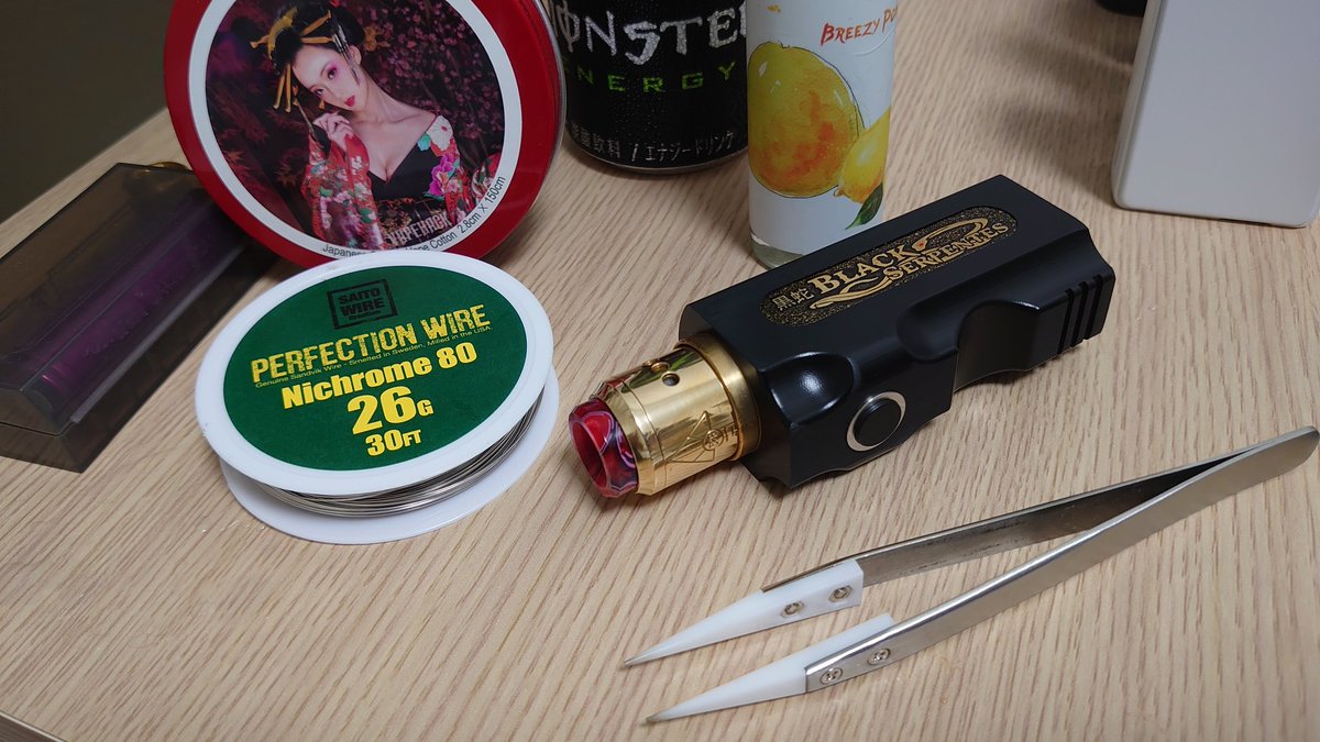 CebrjowHwScHCkj's tweet photo. #Goon rda 22mm ビルドしてみた。😅💦Ni80 26Ga ID3.0 4ラップデュアル、コットン長30ミリコイル高さ、穴の半分上隠れるくらい。かなり外側にオフセットしたので、すぐキャップ熱くなります。😅💦試したリキッドは、#MNFKV #BreezyPomelo 一つ穴×2が一番味が出る感じでした。#初ビルド #Vapeビルド ↓ https://t.co/Pcg3xfOdj3