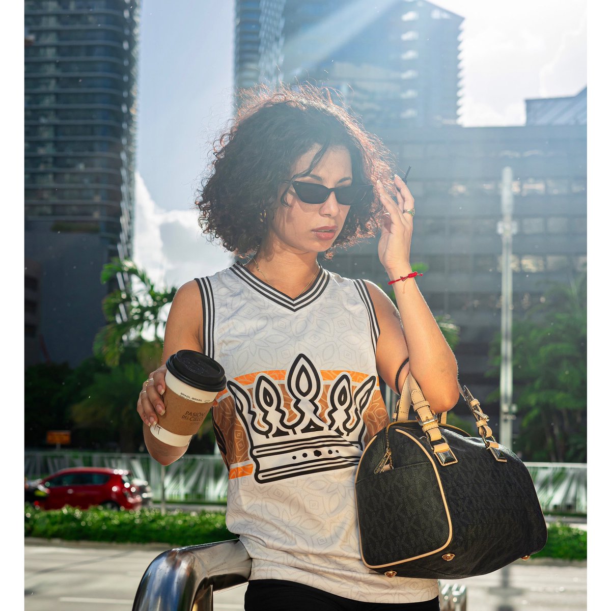 buurcouture's tweet photo. Un peu de soleil 🌞, beaucoup de style 😎, bref du BuuR 👑😍
C'est le choix de Amy cet été 😏. Et vous, quel est le vôtre 🤷🏽‍♂️? Qu'attendez vous pour vous montrez sous votre meilleur jour avec la nouvelle collection BuuR été 2020.
Passez vos commandes, livraison gratuite à Dakar! https://t.co/v7gtiuQezF